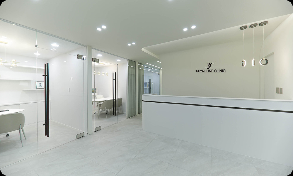 Royal Line Clinic reception — Gangnam, Seoul